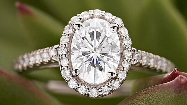 Sparkle Without the Guilt: The Beauty of Moissanite Engagement Rings